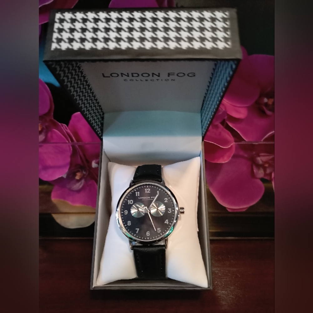 Unisex London Fog Whitehall. Black and Silver Timepiece